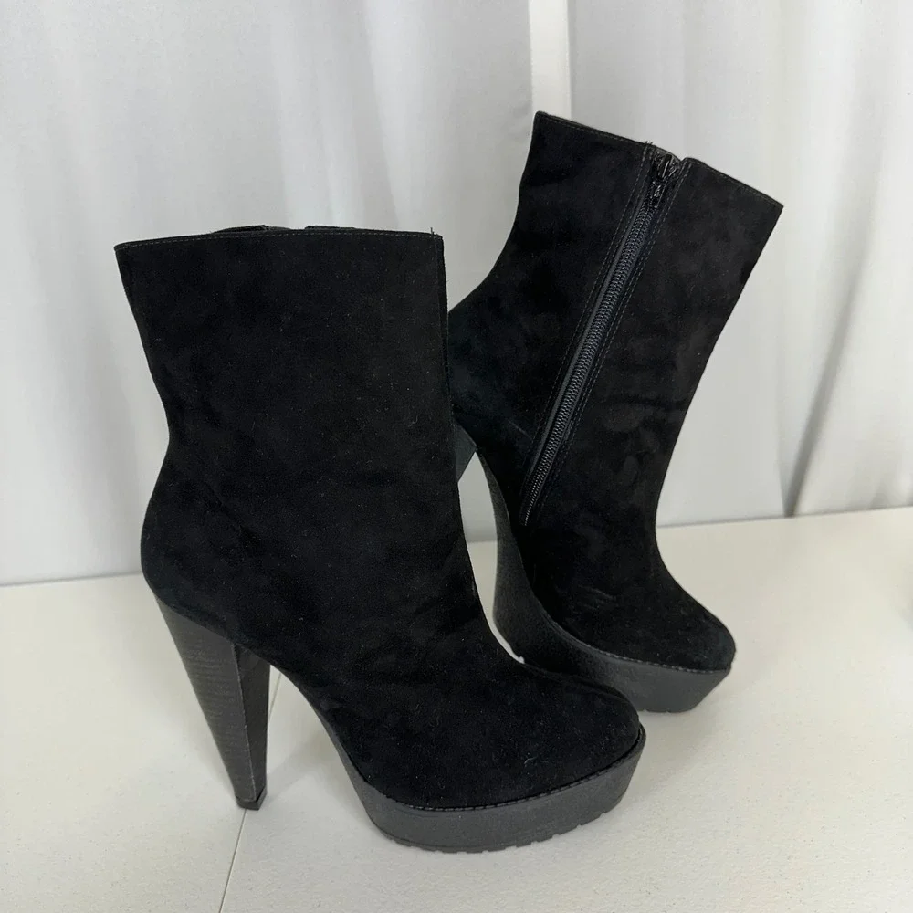 Pour‎ La Victoire Black Suede Platform Ankle Boots Size 10 Made in Brazil
